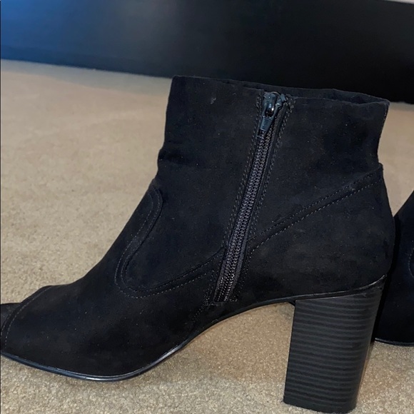 Black open toed heels - Picture 2 of 5